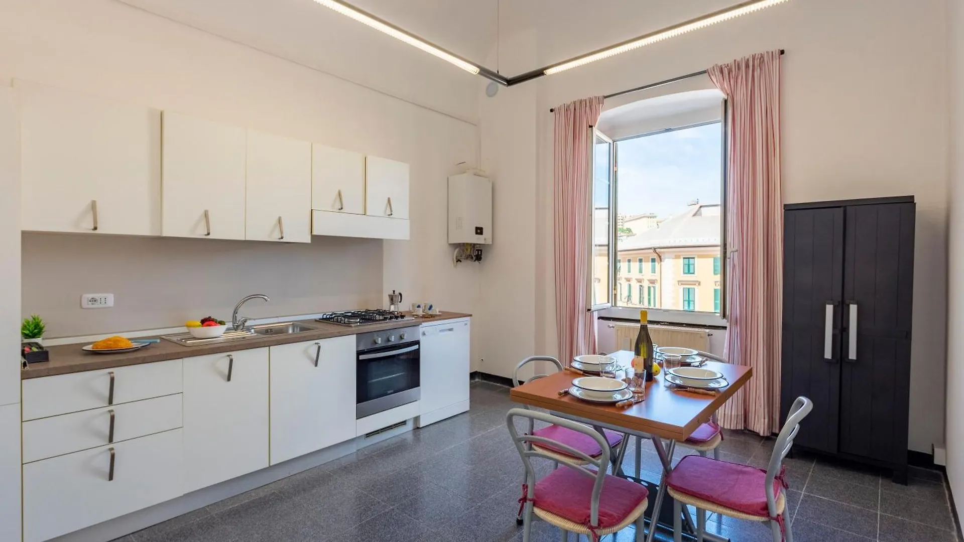 Apartment Piazza Colombo House Historic Center - Happy Rentals Genoa Italy