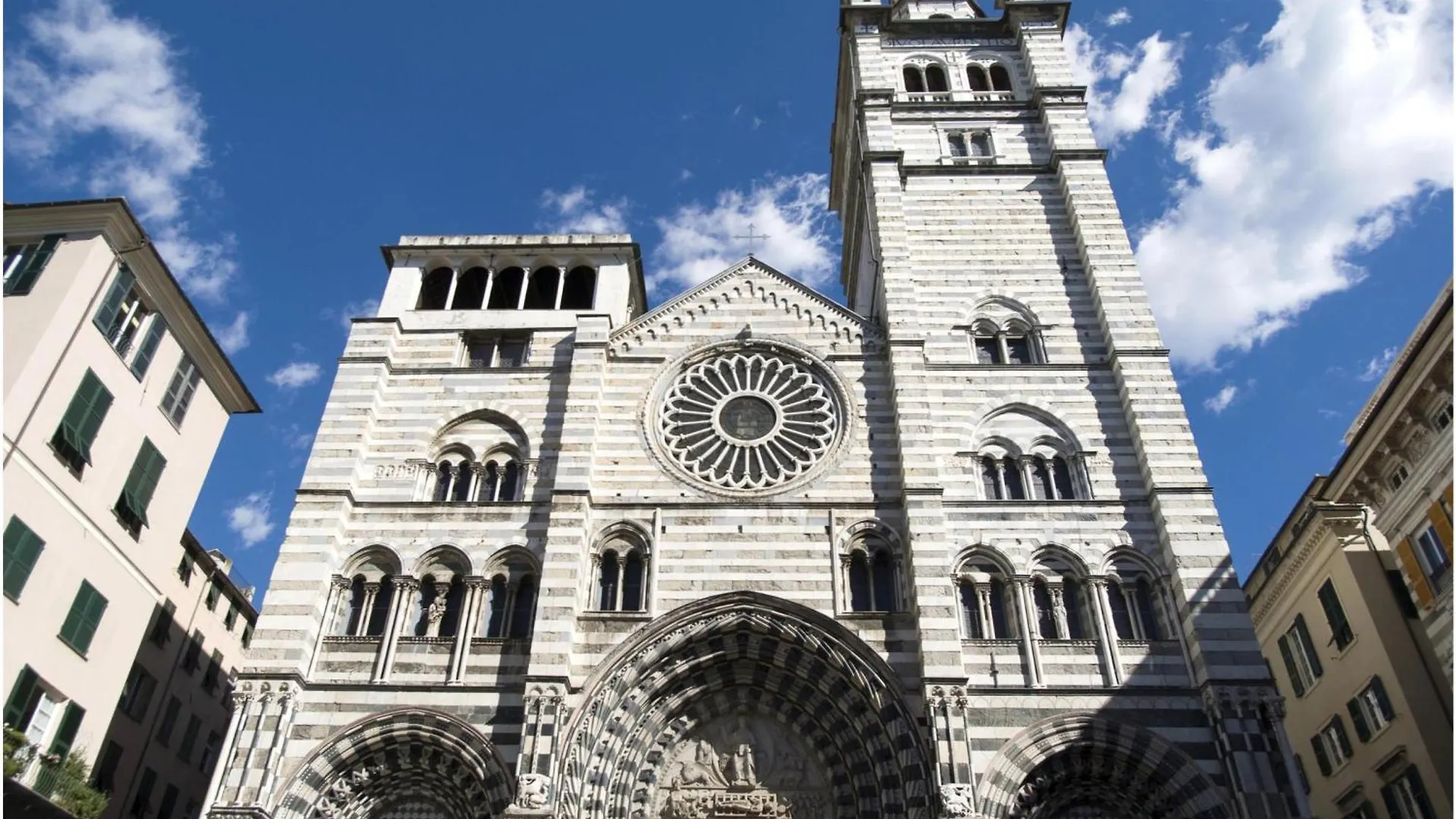 Piazza Colombo House Historic Center - Happy Rentals Genoa Apartment