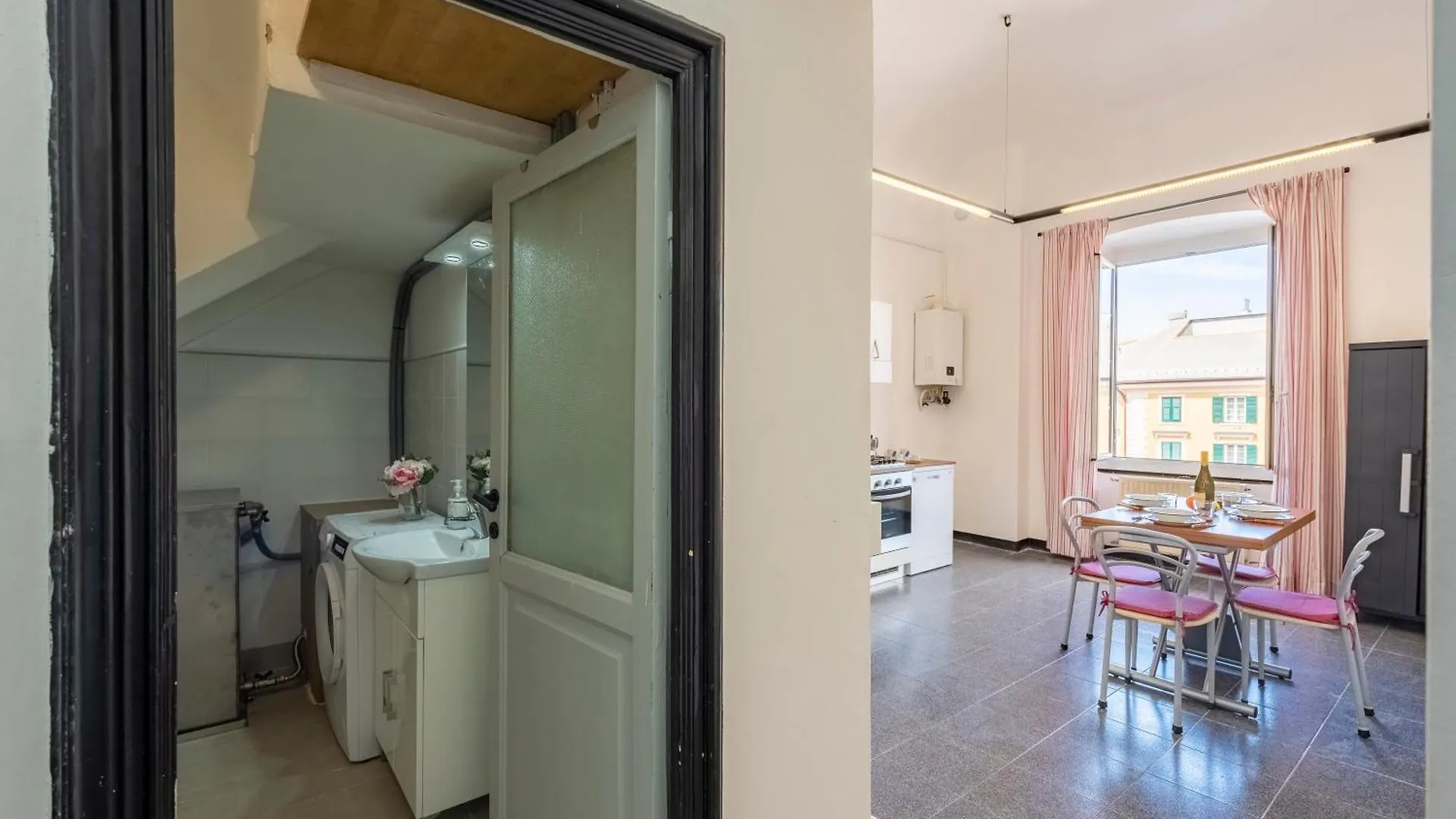 Apartment Piazza Colombo House Historic Center - Happy Rentals Genoa