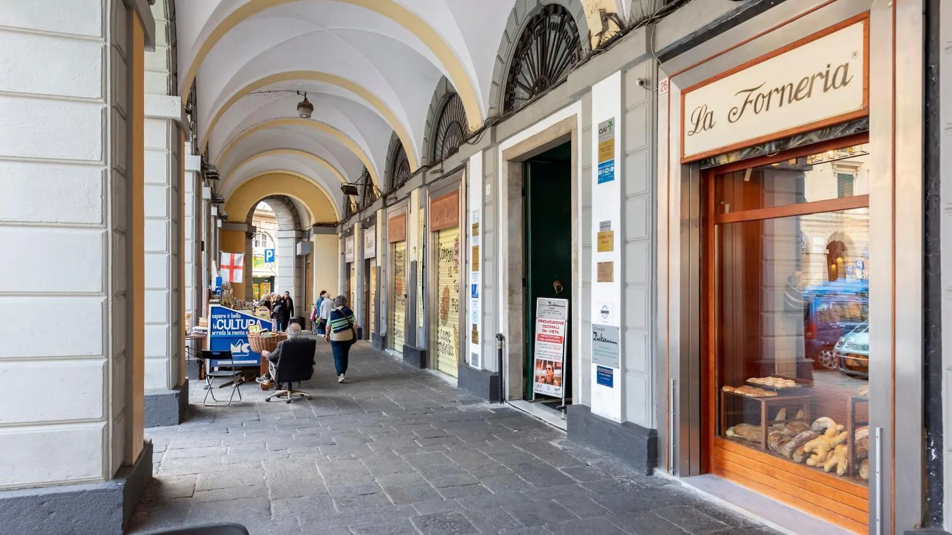 Apartment Piazza Colombo House Historic Center - Happy Rentals Genoa