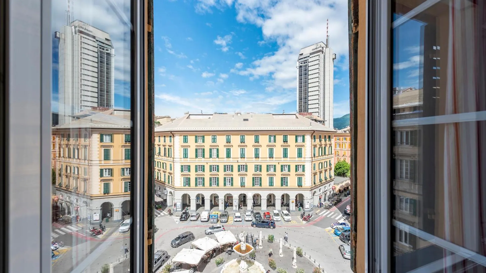 Piazza Colombo House Historic Center - Happy Rentals Genoa